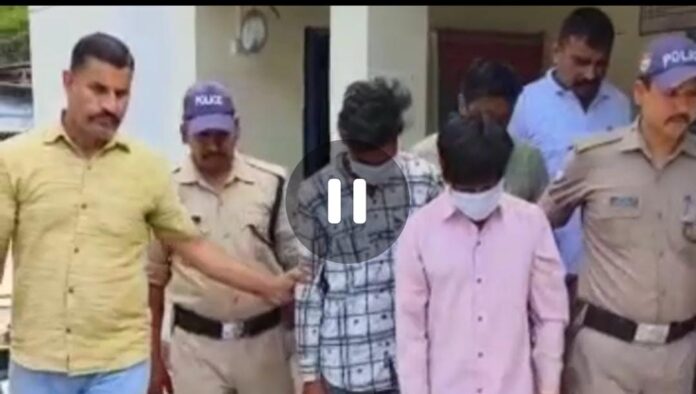 आखिर ये देवभूमि में क्या हो रहा उत्तरकाशी के बाद नाबालिग लड़की को बहला-फुसलाकर कमरे में ले जाने वाले मुस्लिम समुदाय के दो युवकों को पुलिस ने किया गिरफ्तार: जानें पूरी खबर एक क्लिक पर - RAIBAR PAHAD KA