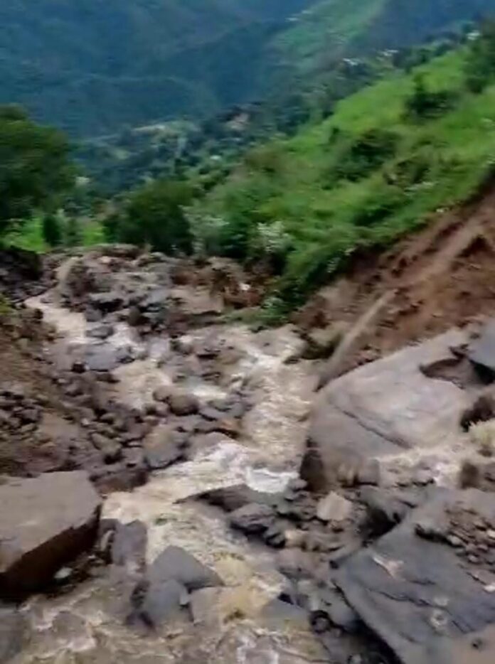 Big breaking: पौड़ी में देर रात फटा बादल, खेत खलियान हुए तबाह: देखें वीडियो - RAIBAR PAHAD KA