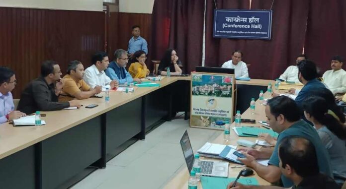स्वास्थ्य मंत्री डॉ.धन सिंह रावत ने दिये टीबी मुक्त और आयुष्मान गांव घोषित करने के टारगेट, मंत्री ने ली आयुष्मान भव: कार्यक्रम व डेंगू की समीक्षा बैठक - RAIBAR PAHAD KA