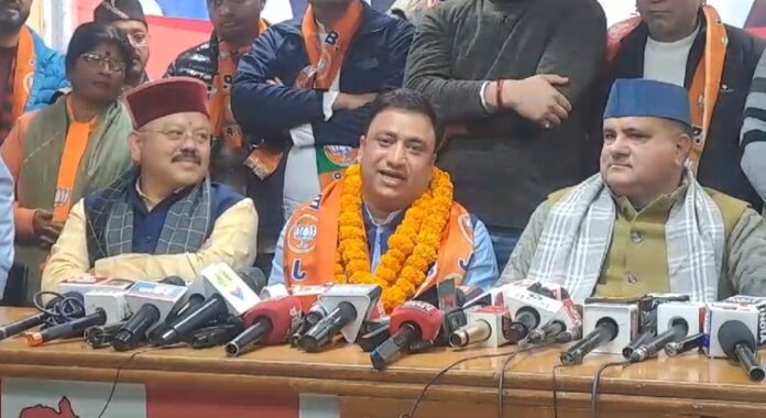 Big breaking: सीएम धामी के कार्यों से प्रभावित होकर ब्लॉक प्रमुख राणा समेत 108 लोगों ने कांग्रेस छोड़कर थामा भाजपा का दामन, पूर्व अध्यक्ष प्रीतम सिंह के बेहद करीबी हैं राणा - RAIBAR PAHAD KA