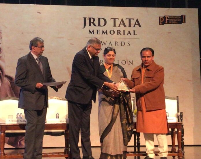 Big breaking: स्वास्थ्य मंत्री डॉ. रावत ने ग्रहण किया टाटा मेमोरियल अवार्ड - RAIBAR PAHAD KA