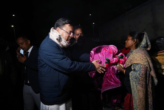 Big breaking:मुख्यमंत्री धामी ने किया आईएसबीटी का औचक निरीक्षण, गरीबों को बांटे कंबल - RAIBAR PAHAD KA