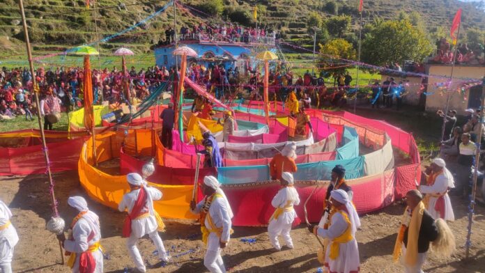 बजीरा गांव मे किया गया चक्रव्यूह का सुन्दर मंचन - RAIBAR PAHAD KA