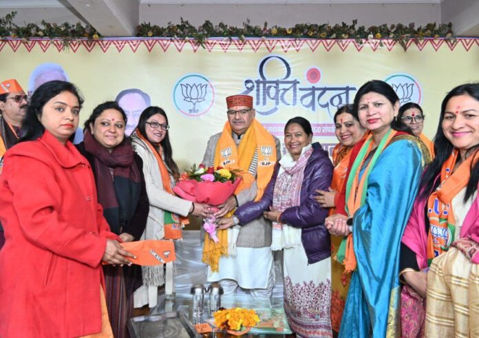 भाजपा महिला मोर्चा द्वारा हरिद्वार में आयोजित शक्ति वंदन महिला स्वयं सहायता समूह एवं NGO अभियान कार्यक्रम को संबोधित करते कैबिनेट मंत्री गणेश जोशी - RAIBAR PAHAD KA
