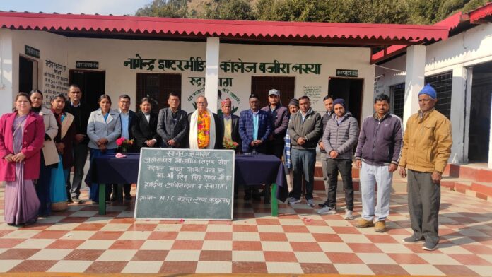 मण्डलीय अध्यक्ष शिव सिंह रावत का विद्यालय पहुंचने पर जोरदार स्वागत एवं अभिनन्दन - RAIBAR PAHAD KA