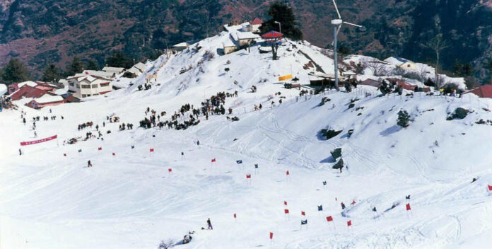 Auli Winter Games 2024: औली में बर्फबारी से खिले रोमांचकारियों के चेहरे, नेशनल विंटर गेम्स की तैयारी शुरू - RAIBAR PAHAD KA