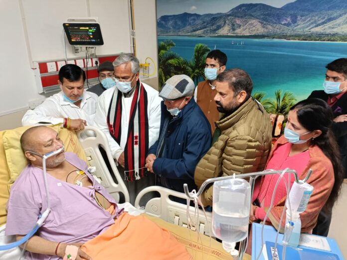 एम्स ऋषिकेश पहुंचे पूर्व सीएम त्रिवेंद्र सिंह रावत ने शारदा पीठाधीश्वर जगद्गुरु शंकराचार्य स्वामी राज राजेश्वराश्रम जी महाराज के स्वास्थ्य का जाना हाल - RAIBAR PAHAD KA