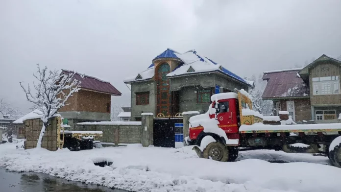 Uttarakhand Weather: इन जिलों में बर्फबारी का ऑरेंज अलर्ट, अगले दो दिन ऐसा रहेगा मौसम का हाल - RAIBAR PAHAD KA