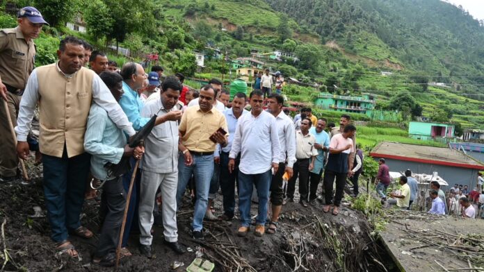 Big breaking:टिहरी बुढा केदार क्षेत्र में आफत की बारिश भूस्खलन से 15 मकान दबे सीएम धामी ने भूस्खलन प्रभावित क्षेत्र में कार्य तेज करने के दिए अधिकारियों को निर्देश : देखें भयावहक वीडियो - RAIBAR PAHAD KA